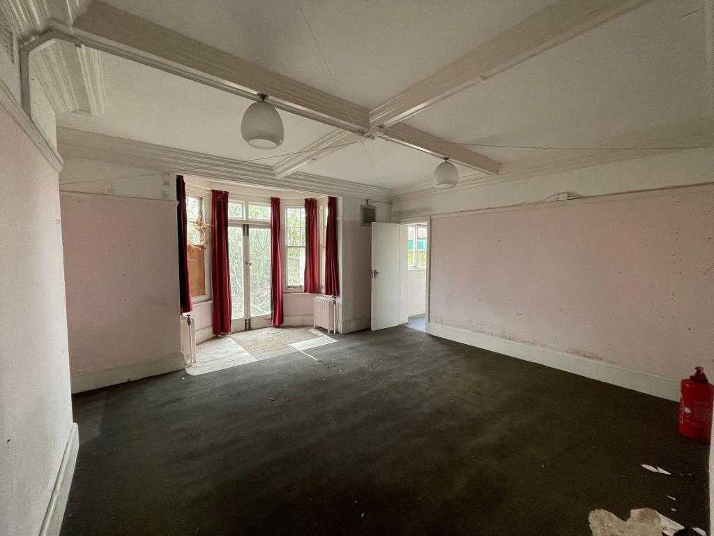 Lot: 93 - DETACHED PERIOD BUILDING WITH POTENTIAL - Ground floor room
